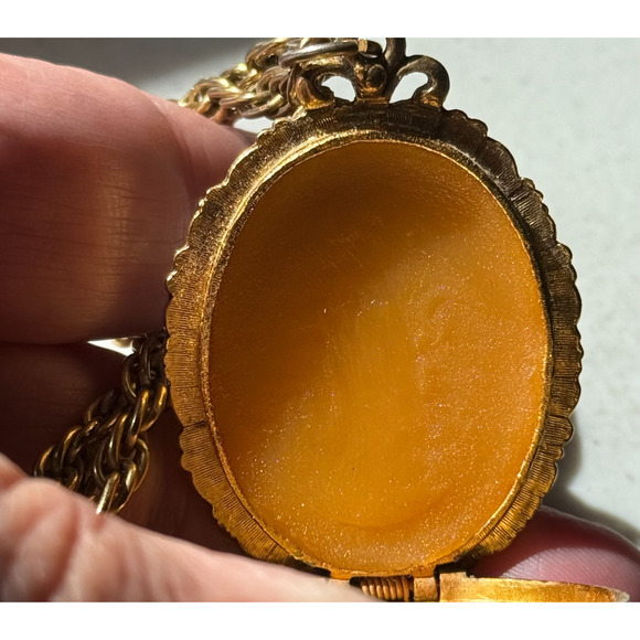 Large Vtg Max Factor Hypnotique Perfume Locket Cameo 28" Chain Necklace Muses - Picture 7 of 7